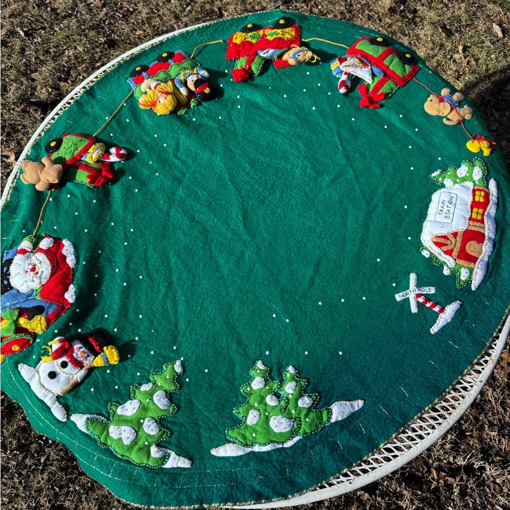 Bucilla Christmas Express RARE 48”x38” 1994 Tree Skirt Tablecloth Felt 3D sequin